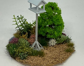 Dolls House miniatures - 1/24th / 1:24th / Half Inch Scale Bird Table Garden Scene