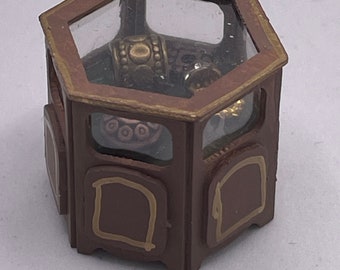 Dolls House 1/48th / 1:48 /Quarter Scale - Hex. Shop Counter / Curio Display