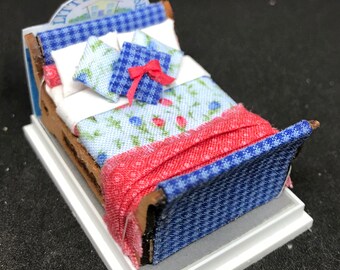 Dolls House Miniatures ( 1/48th - 1:48 - 1/4" - Quarter Inch Scale )  - Hand Made Double Bed  - JASMINE