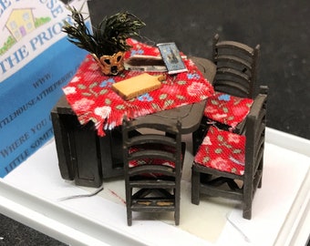 Dolls House 1/48th - table & chairs  -