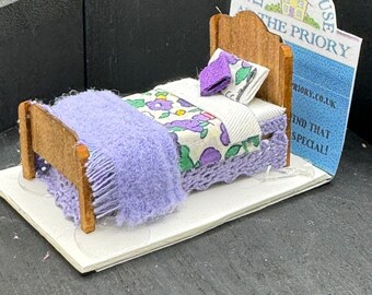 Dolls House Miniatures - Hand Made Single Bed (1/48th / 1:48 / Quarter Scale )