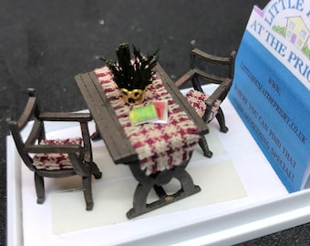 Dolls House 1/48th - tudor table & chairs  -