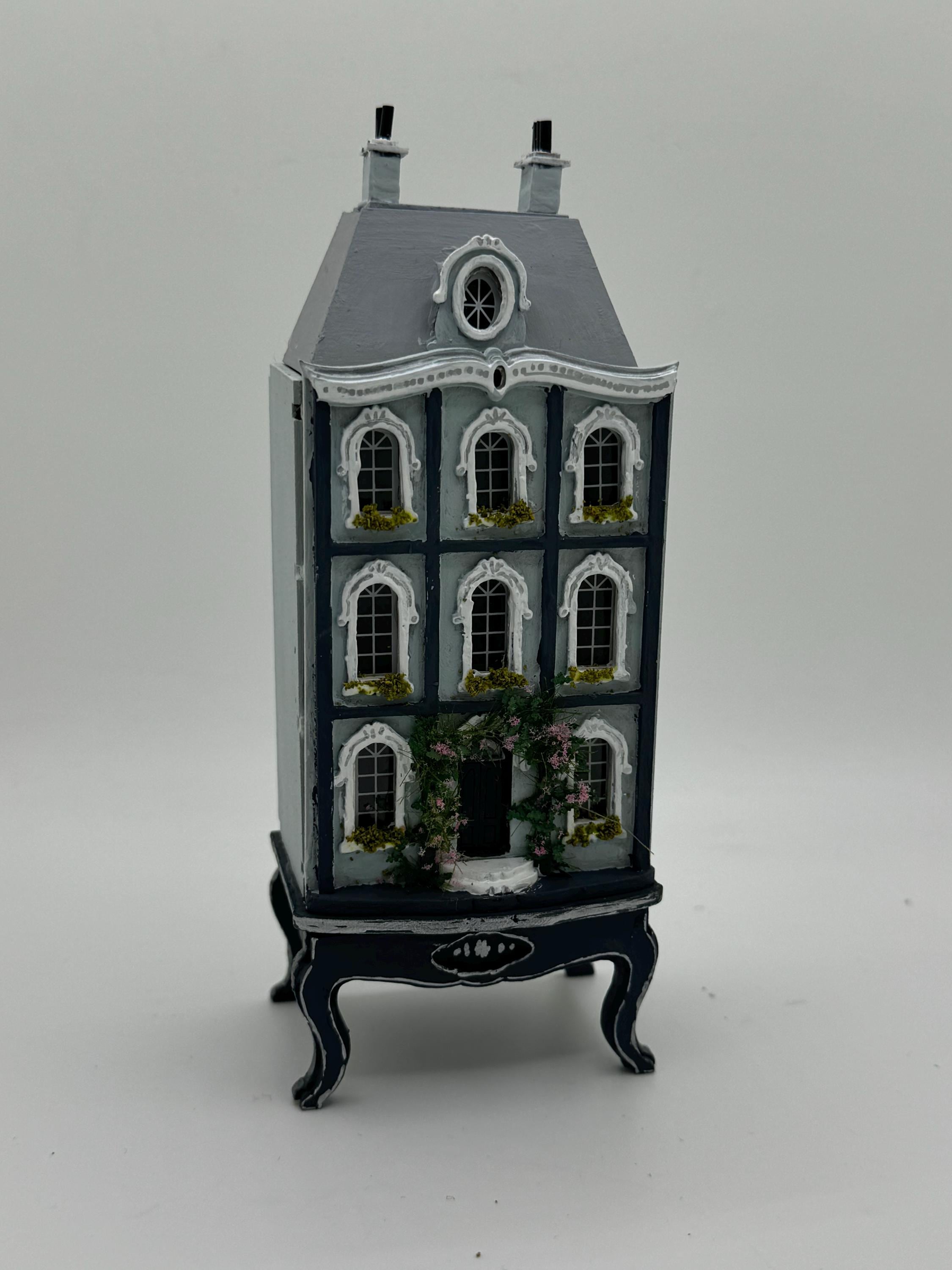 DOLLS HOUSE MINIATURES 1 144th 1 144th dutch Scale House with Stand