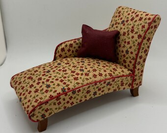 Dolls House Miniatures - 1/12 Chaise