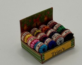 DOLLS HOUSE MINIATURES - Christmas trims box x1