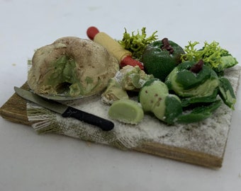 DOLLS HOUSE MINIATURES - 1/12th Apple Pie Set