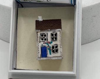 Dolls House 1/48th / 1:48 /Quarter Scale - small DollsHouse
