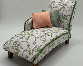 Dolls House Miniatures - 1/12 Chaise