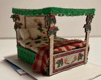 Dolls House Miniatures ( 1/48th - 1:48 - 1/4" - Quarter Inch Scale )  - 4 Poster Bed - Holly (CHRISTMAS RANGE)