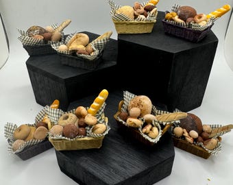 DOLLS HOUSE Miniatures - Bread Basket x1