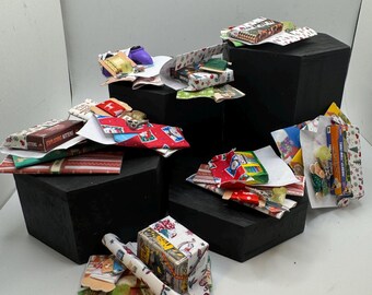Dolls House Miniatures - Christmas wrapping presents x1 various