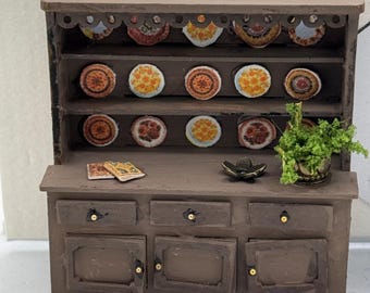 Dolls House 1/48th / 1:48 /Quarter Scale - dresser / hutch
