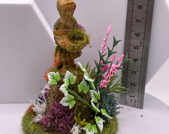 Dolls House Miniatures - Statue Garden Scene