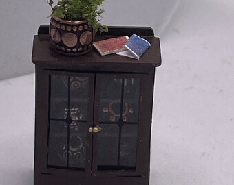 Dolls House 1/48th / 1:48 /Quarter Scale - Cabinet