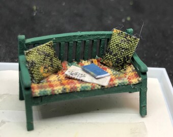 Dolls House Miniatures ( 1/48th - 1:48th - 1/4" - Quarter Inch Scale )Luxury Dressed   Garden seat -