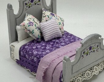 DOLLS HOUSE MINIATURES -   1/24th / 1:24th / Half Inch Scale  - double bed