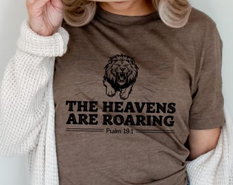 Camiseta "Los cielos rugen": camiseta cristiana con versículos bíblicos y fe