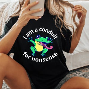 Funny Frog T-shirt: Weirdcore Meme Graphic Tee