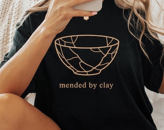 Kintsugi Ceramic T-shirt Minimalist Gold Bowl, Japanese Wabi Sabi Pottery Shirt, Potter Gift, Funny Ceramic Artist Shirt for Potters