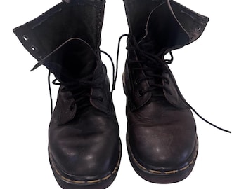 Vintage Dr. Martens 1460 Made in England Black Leather Combat Boots (Size 5)