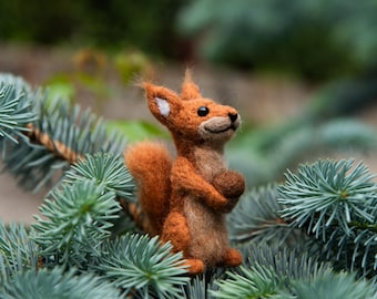 Hand-felted squirrel | Woolen figurine of a forest animal | Handmade decoration