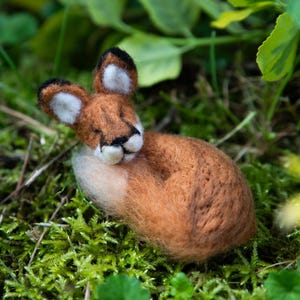 Felted Fox, Sleeping Felt Fox, Fox Figurine, Fox Desk Decoration, Sleeping Fox Shelf Decor, Fox Gift