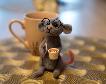 メガネをかけたネズミの彫刻 ネズミとバックパックのコレクション