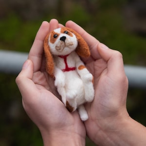 Beagle de fieltro | Perro de fieltro con aguja | Beagle adorable de fieltro | Esculturas de animales de fieltro | Manualidades de escritorio de fieltro | Decoración