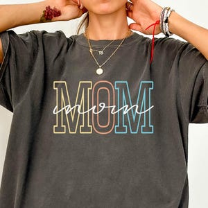 Custom Mom Dad Comfort Colors® T-shirt, Personalized Mama & Dad Pocket Shirt, Pregnancy Announcement Tee, Matching Parents Outfit Gifts