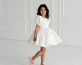 Vestido de daminha de honra em marfim com pérolas, vestido de noiva, vestido de daminha de honra em cetim, vestido elegante para menina, vestido de menina em marfim, roupa para aniversariante