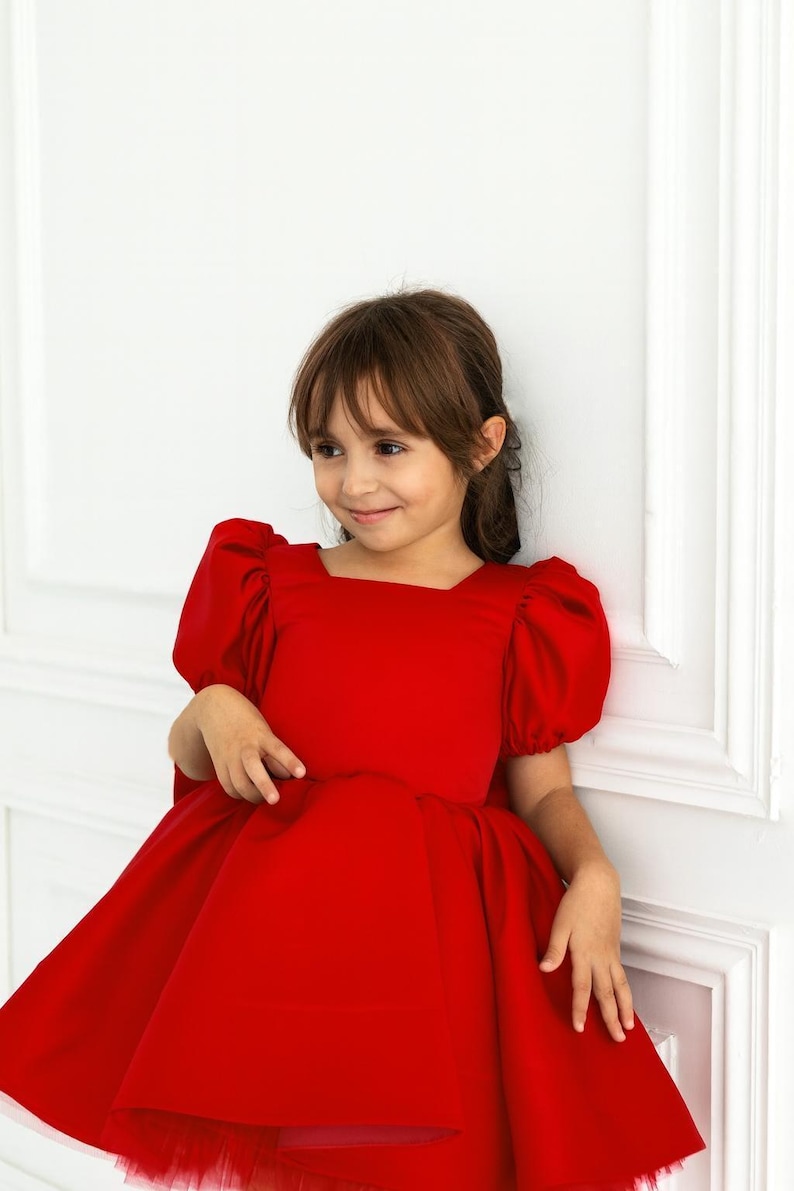 Vestido de daminha de honra em cetim preto com laço grande e decote em V nas costas, elegante vestido infantil para casamento e festa. imagem 7
