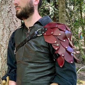 Dragon Scale Heavy Leather Spaulders/Pauldrons (shoulder armor)