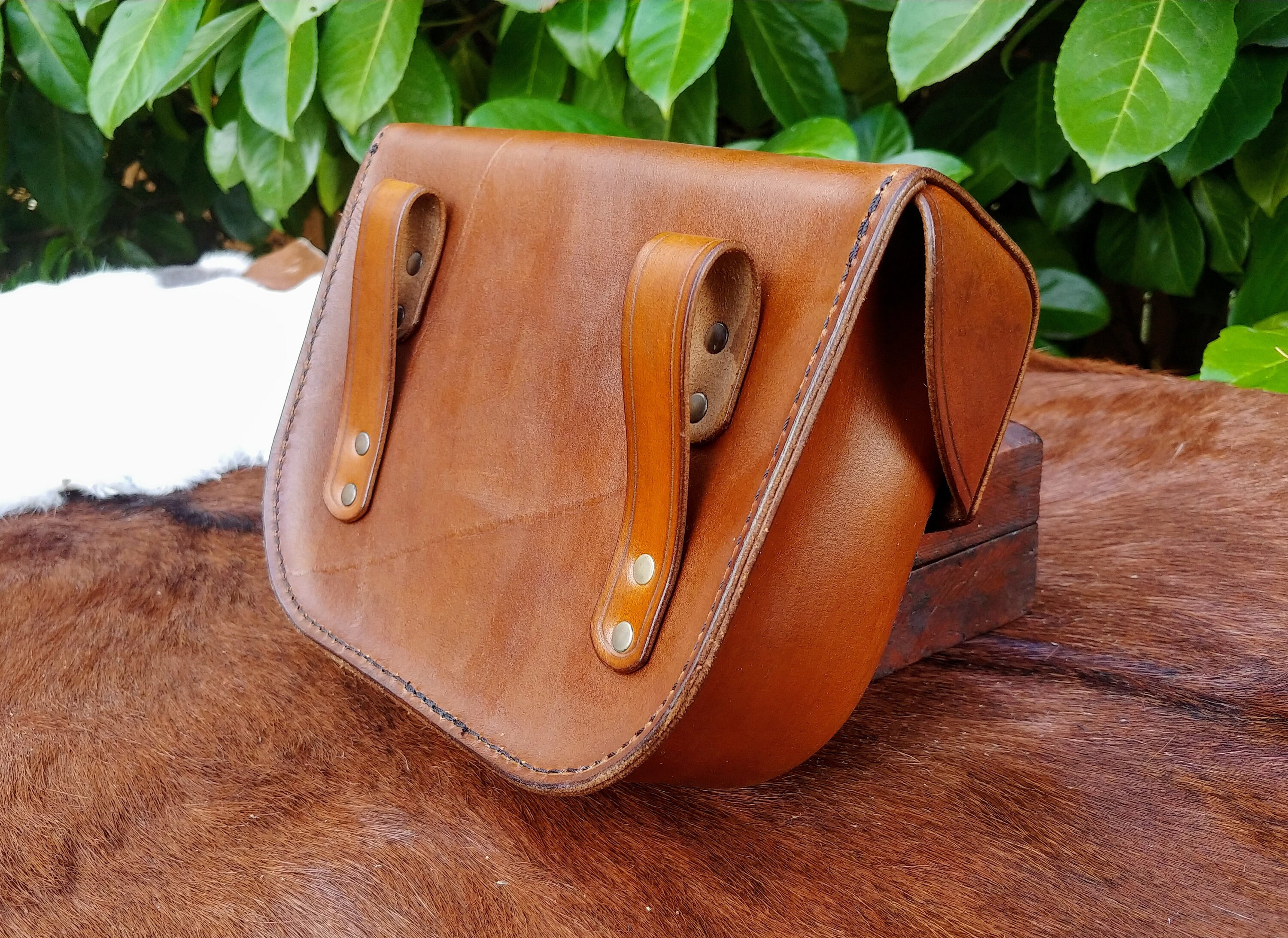 Bolsa de cuero hecha a mano