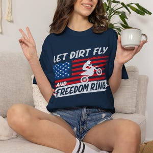 Camiseta de motocross "Let Dirt Fly and Freedom Ring" / Bandera estadounidense imagen 1