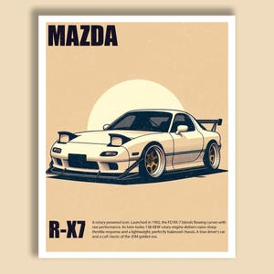 Op de afbeelding: Poster met een witte Mazda RX-7 illustratie met zwarte details. Het ontwerp toont de tekst "MAZDA" en "R-X7". De achtergrond is lichtbeige met een zon.