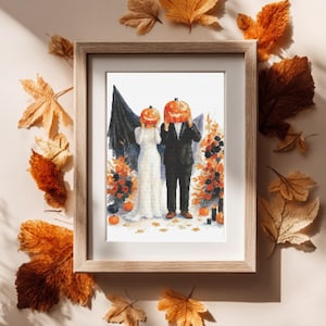 Puede incluir: Obra de arte enmarcada que representa a una pareja con cabezas de calabaza, vestida con trajes de boda. La novia lleva un vestido blanco y el novio un traje negro. Arreglos florales y calabazas naranjas y negras los rodean, con un fondo negro. Hojas de otoño enmarcan la obra.