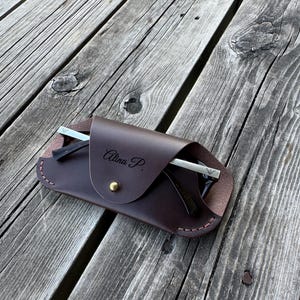 Personalisierte Italienische Buttero Leder Brillenhülle - Handgefertigte Brillenhülle für Sonnenbrillen oder Lesebrillen - Individuelles Geschenk für Sie und Ihn