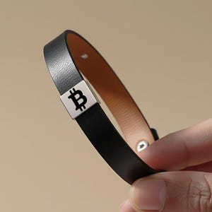 Pulsera Bitcoin para hombre: pulsera de cuero grabada, joyería criptográfica, pulsera BTC personalizada, regalo para inversores de Bitcoin