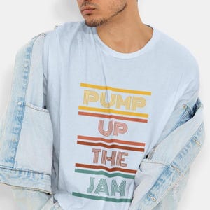 Camiseta Pump Up / Camiseta unisex de música dance / Camiseta de festival EDM / Camiseta con gráfico retro rave / Camiseta para fiesta de entrenamiento / Regalo para amantes de la música DJ