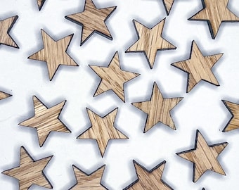 Ritagli di stelle in legno