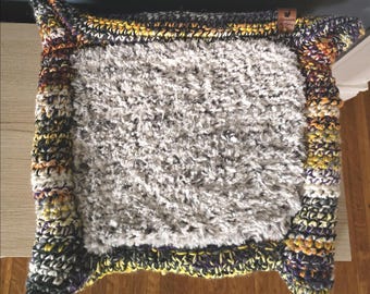 Cama acogedora de ganchillo para gatos