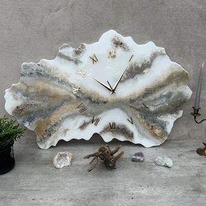 Handmade luxury epoxy resin wall clock resin art modern home decoration anniversary gift geode paint silent movement