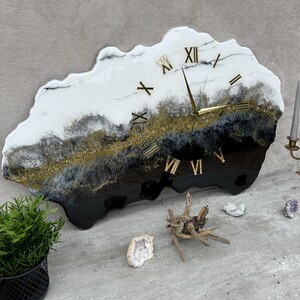 Handmade luxury epoxy resin wall clock resin art modern home decoration anniversary gift geode paint silent movement