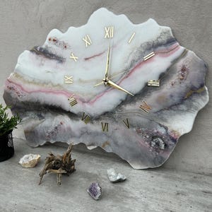 Handmade luxury epoxy resin wall clock resin art modern home decoration anniversary gift geode paint silent movement