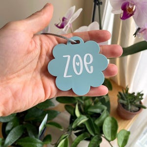 Custom Name Bag Tag Personalized Acrylic Luggage Tag Gifts for Kids Gifts for Traveler Flower Shape Backpack Tag Modern Custom Name Tag