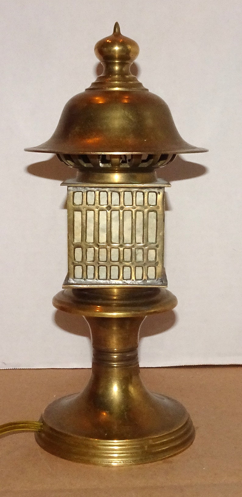 Vintage Solid Brass Oriental Style Boudoir Table Lamp Mantel Image 0