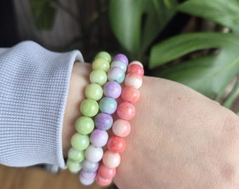 Bracciale con perline effetto marmo multicolore effetto acquerello