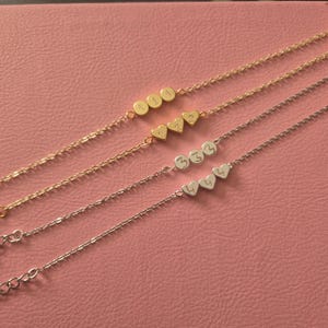 Bracciale con catena e numero angelico inciso a mano immagine 1