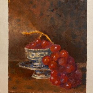 Pintura a óleo original de natureza morta, uvas em um cálice com fundo marrom escuro, pintada à mão, pequeno presente