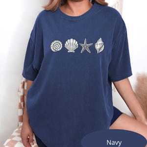 Vintage Seashell Comfort Farben T-Shirt: Retro Ocean Graphic Tee